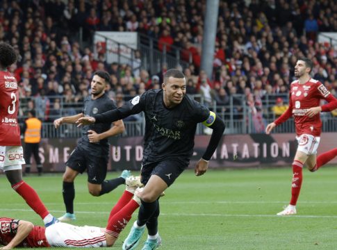 Μπρεστ – Παρί Σεν Ζερμέν: Λύτρωση με Εμπαπέ στο 89′