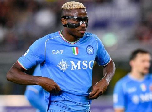 Σοκ στην Νάπολι: Έναν μήνα εκτός ο Οσίμεν