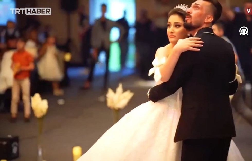Αστραπιαία εξαπλώνεται η φωτιά – Νέο βίντεο από τον «ματωμένο γάμο» στο Ιράκ