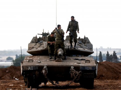 «Αν δεν σταματήσουν οι επιθέσεις, τα χέρια όλων στην σκανδάλη» – Απειλεί το Ιράν