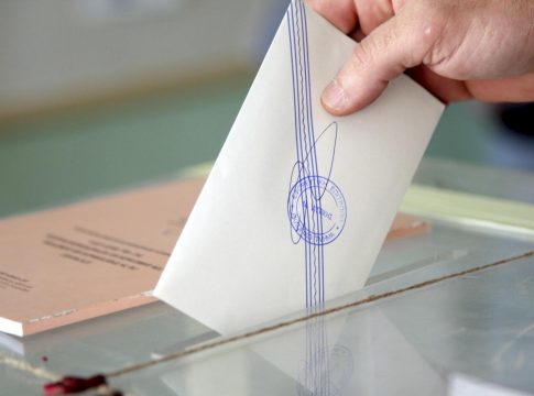 Κυριαρχία Μητσοτάκη – Δεν πούλησε ούτε ο γάμος Κασσελάκη – Δεν εισπράττει ούτε ο Ανδρουλάκης