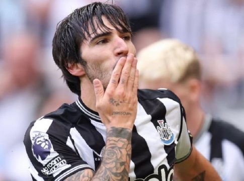 Τονάλι: Παίζει προς το παρόν παρά την απειλή αποκλεισμού