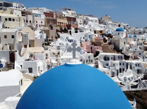 Στα ύψη οι εισπράξεις στον τουρισμό – Ξεπέρασαν τα 14,66 δισ. ευρώ στο 8μηνο