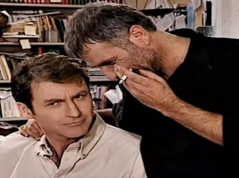 Αίας Μανθόπουλος: Η ιστορία πίσω από το αξέχαστο «βρε Αία» του Νίκου Σεργιανόπουλου στους «Δύο Ξένους» (vid)