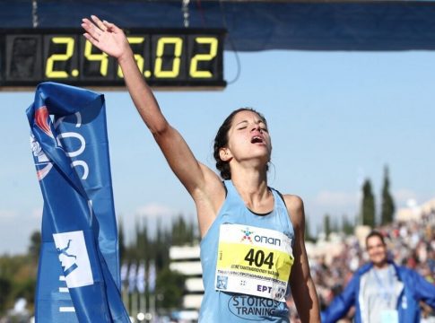40ος Αυθεντικός Μαραθώνιος: Η περσινή νικήτρια της κλασσικής διαδρομής μας θυμίζει τι σημαίνει δύναμη ψυχής