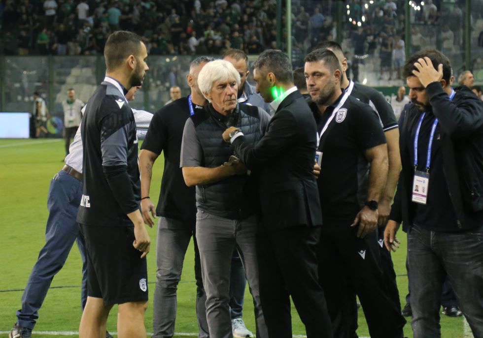 Παναθηναϊκός – ΠΑΟΚ: Ο Γιοβάνοβιτς προσπάθησε να ηρεμήσει τον Λουτσέσκου μετά τη λήξη του ματς (vid)