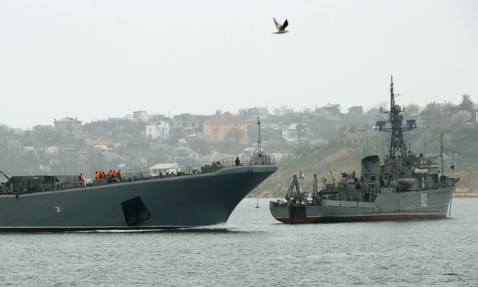 Κριμαία: Ουκρανικό χτύπημα σε ναυπηγείο στο Κερτς – Ζημιές σε ένα πλοίο (vids)