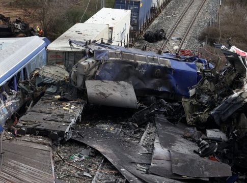 Τέμπη: Μικρά υπολείμματα οστών και βιολογικό υλικό βρέθηκαν στα συντρίμμια