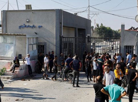 Γάζα: Η Χαμάς αναστέλλει την απομάκρυνση ξένων πολιτών – 60 όμηροι αγνοούνται