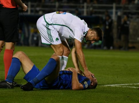 «Έπνιξαν» πέναλτι της Λαμίας στο 1-1 Μανούχος και VAR (vid)