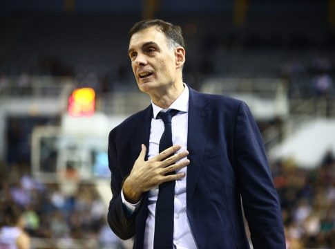 Το συν τρεις μπορεί να λύσει την «εξίσωση»