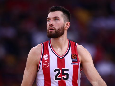 Πίτερς: «Θέλαμε να κάνουμε το βήμα παραπάνω, βγάζουμε το καπέλο στον Φαλ»