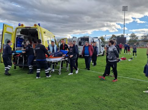 Σοκ στο Κοζάνη – ΑΕΛ: O προπονητής τερματοφυλάκων των «βυσσινί» υπέστη ανακοπή καρδιάς (pics, vid)