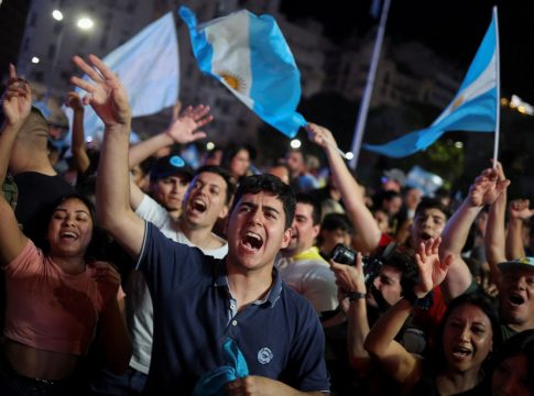 Η παγκόσμια ακροδεξιά πανηγυρίζει για τον νέο πρόεδρο της Αργεντινής