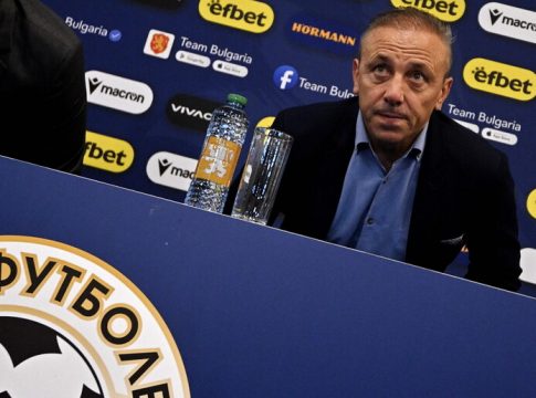 Άλλοτε παίκτης της ΑΕΚ στο τιμόνι της Εθνικής Βουλγαρίας