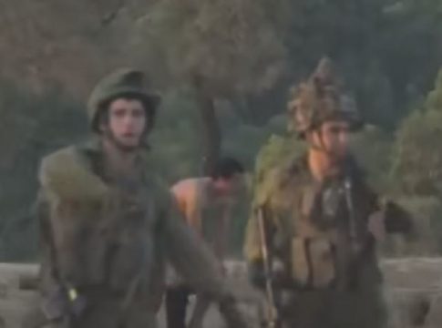 Ισραήλ: «Έστησαν σύλληψη μαχητή της Χαμάς στο μουσικό φεστιβάλ» – Τι δείχνει η ανάλυση του βίντεο