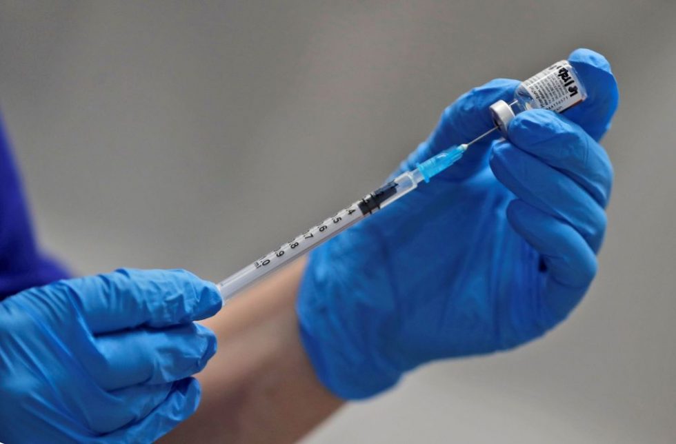 Πεθαίνουν σχεδόν 50 ασθενείς από Covid-19 κάθε εβδομάδα – Ποιοι πρέπει να εμβολιαστούν