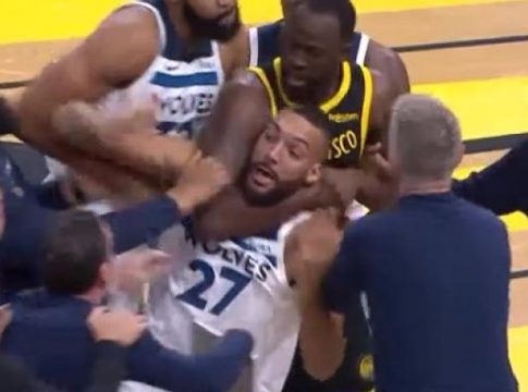 Χαμός στο Γουόριορς – Τίμπεργουλβς: Τσακωμός μεταξύ Γκριν, Τόμπσον και ΜακΝτάνιελς (vid)