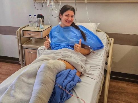 Εγχειρίστηκε με επιτυχία στο γόνατο η Μαριέλλα Φασούλα (pic)