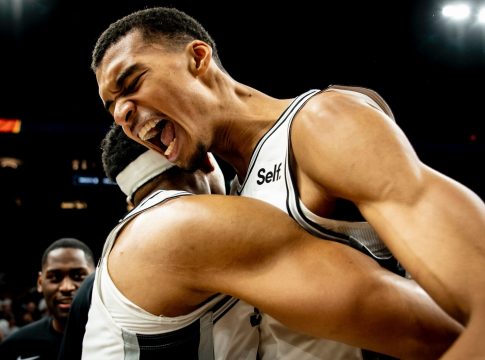 Το τρομερό φινάλε στη νίκη-θρίλερ των Σπερς κόντρα στους Σανς (vid)