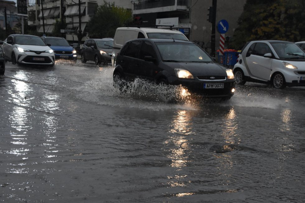 Ραγδαία επιδείνωση του καιρού τις επόμενες ώρες με καταιγίδες – Έκτακτο δελτίο της ΕΜΥ