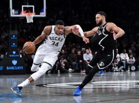 Αντετοκούνμπο: «Ψάχνουμε να βρούμε τι δουλεύει και τι όχι»