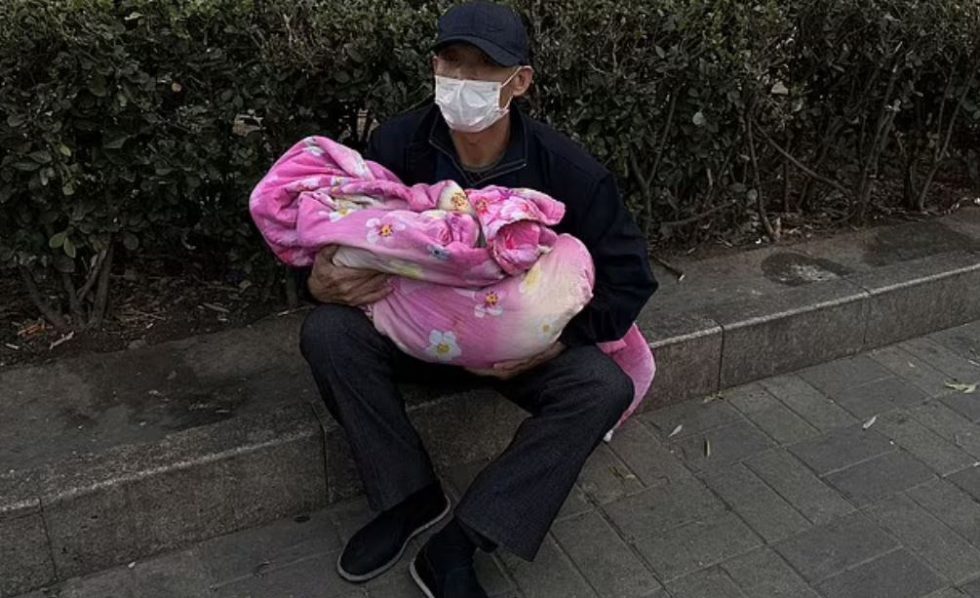 Πεκίνο: Πανικός στα νοσοκομεία – Τι λένε οι Αρχές για την «μυστηριώδη πνευμονία»
