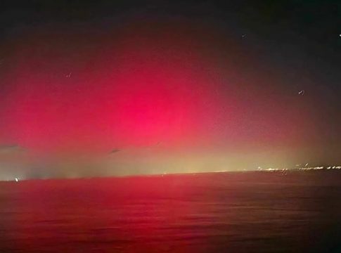 Γιατί είδαμε το Βόρειο Σέλας στην Ελλάδα – Πότε είχε εμφανιστεί και στην Αθήνα