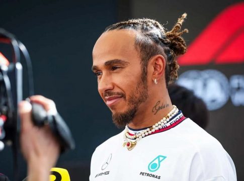 Ο Χάμιλτον αρνείται ότι μίλησε με τη Red Bull