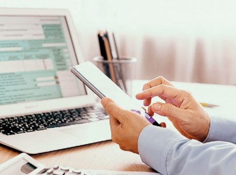 Για ποιους επαγγελματίες μειώνεται 50% η προκαταβολή φόρου το 2024