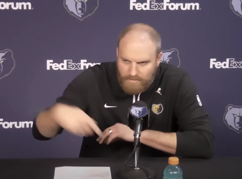 Πρόστιμο 25.000 δολαρίων στον προπονητή των Μέμφις Γκρίζλις για τα σχόλια προς τη διαιτησία (vid)