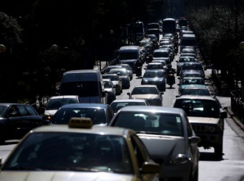Εθνική Οδός: Στις φλόγες φορτηγό στην Αθηνών – Κορίνθου (pic)