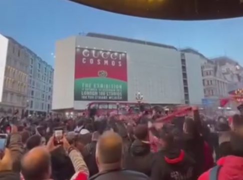 «Κοκκίνισε» το Λονδίνο (vids)