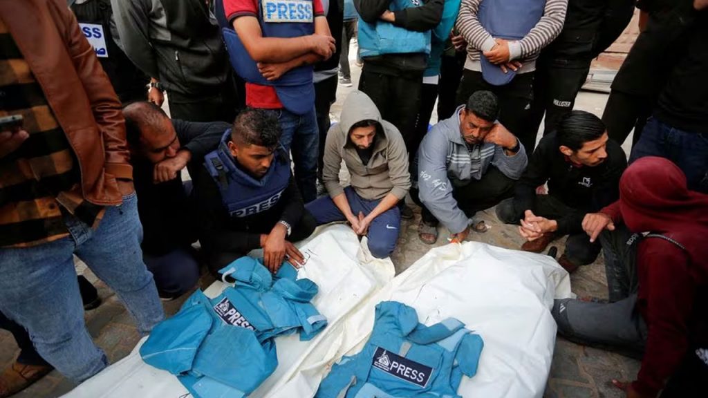 Ισραήλ: Αλλοι 3 δημοσιογράφοι νεκροί από τις ισραηλινές δυνάμεις στη Γάζα – 48 οι νεκροί εργαζόμενοι στα ΜΜΕ