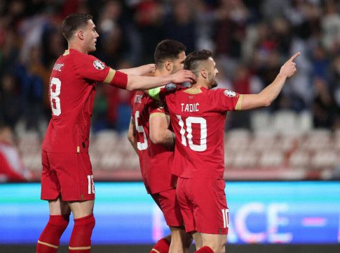 Καθαρίζουν τα φαβορί στον 7ο Όμιλο