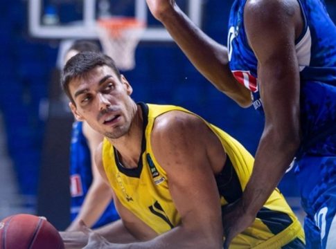 Καστρίτης: «Απόλυτα προσηλωμένοι στο πλάνο μας, για να πανηγυρίσουμε τη τρίτη εκτός έδρας νίκη μας»  (vid)