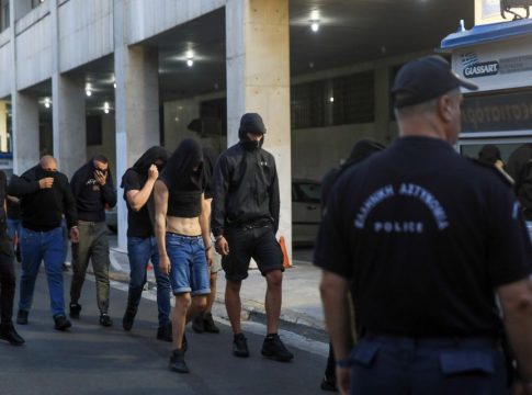 Ελεύθεροι και οι 105 για τα αιματηρά επεισόδια στη Νέα Φιλαδέλφεια