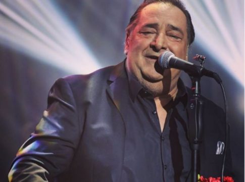 Σε λαϊκό προσκύνημα στη Θεσσαλονίκη η σορός του Βασίλη Καρρά