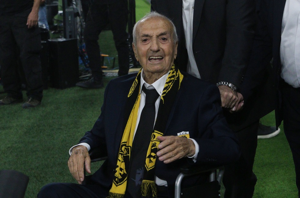 Η οικογένεια της ΑΕΚ και το ελληνικό ποδόσφαιρο θρηνούν: «Έφυγε» ο Κώστας Νεστορίδης