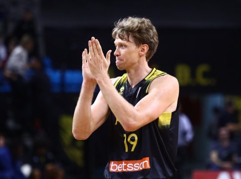 ΑΕΚ: Κάταγμα ο Κουζμίνσκας, εκτός για τουλάχιστον 1,5 μήνα
