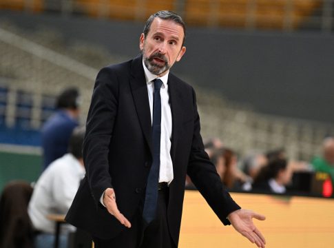 Πλάθα: «Μέχρι το… σφύριγμα της λήξης πρέπει να είμαστε συγκεντρωμένοι στο στόχο μας»