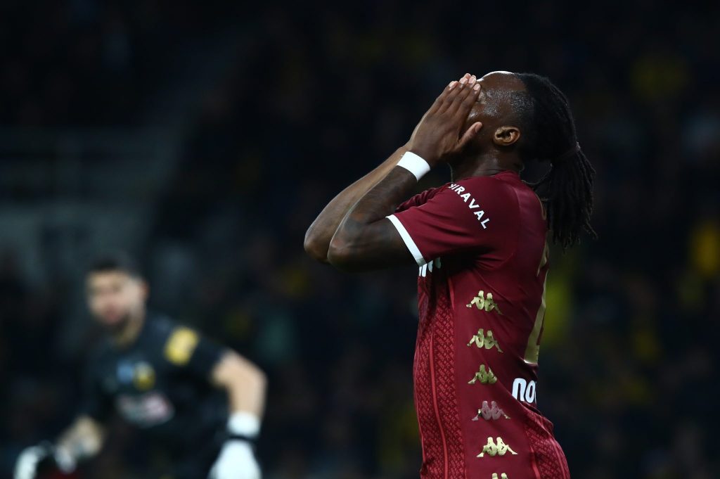 «Έπνιξαν» πέναλτι υπέρ του Αρη σε σπρώξιμο του Γκατσίνοβιτς στον Οντουμπάζιο (vid)