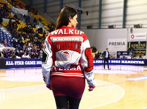 Το επικό μπουφάν της Εστρέλα Νούρι για χάρη του Γουόκαπ (pics)