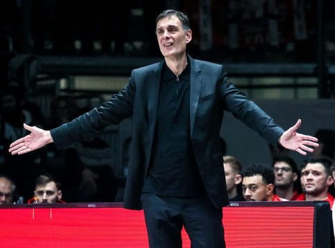 Έξαλλος ο Μπαρτζώκας: «Όλα τα σφυρίγματα στην 4η περίοδο ήταν εναντίον μας» (vid)