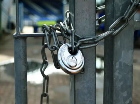 Κεκλεισμένων των θυρών για δυο μήνες τα ματς πρωταθλήματος!