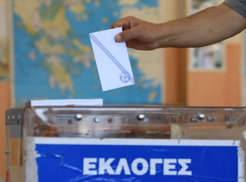 Ανατροπές από νέα δημοσκόπηση – Ποιο κόμμα βρίσκεται στη δεύτερη θέση, τι γίνεται με τη Νέα Αριστερά