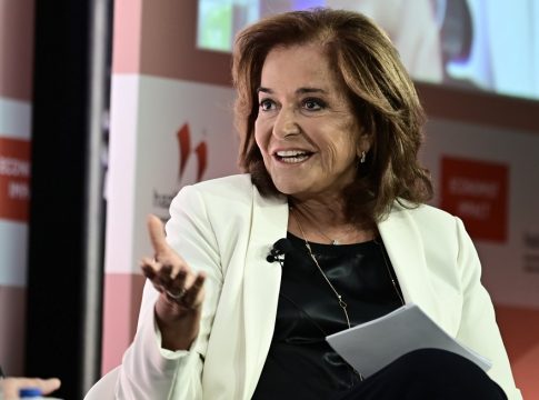 «Τα παιδιά των ομόφυλων ζευγαριών, τα μόνα που δεν έχουν δικαιώματα» λέει η Μπακογιάννη
