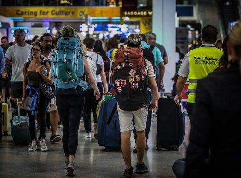 Τουρισμός: Αύξηση των διεθνών αεροπορικών αφίξεων στην Ελλάδα το πρώτο δεκάμηνο του 2023