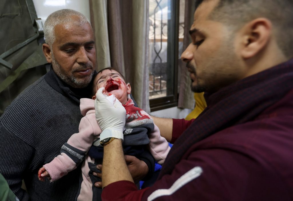 Γιατρός πυροβολήθηκε μέσα σε νοσοκομείο της Γάζας από ελεύθερο σκοπευτή