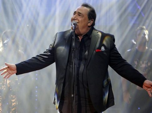 «ΠΑΟΚ, ουίσκι και του Καρρά οι δίσκοι»: Το «αντίο» των οπαδών του «Δικεφάλου» στον σπουδαίο καλλιτέχνη (pic)